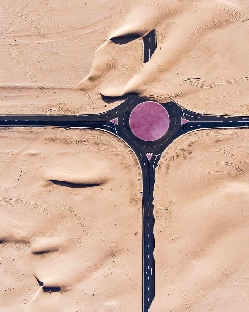 Невероятные фото о том, как пустыня поглощает Дубай и Абу-Даби