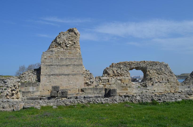 Стена античного города
