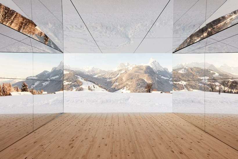 В швейцарских Альпах появился зеркальный дом-хамелеон 