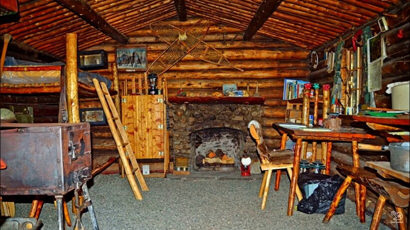 Как 52-летний плотник уехал в дикие леса Аляски, построил дом и остался там на 30 лет