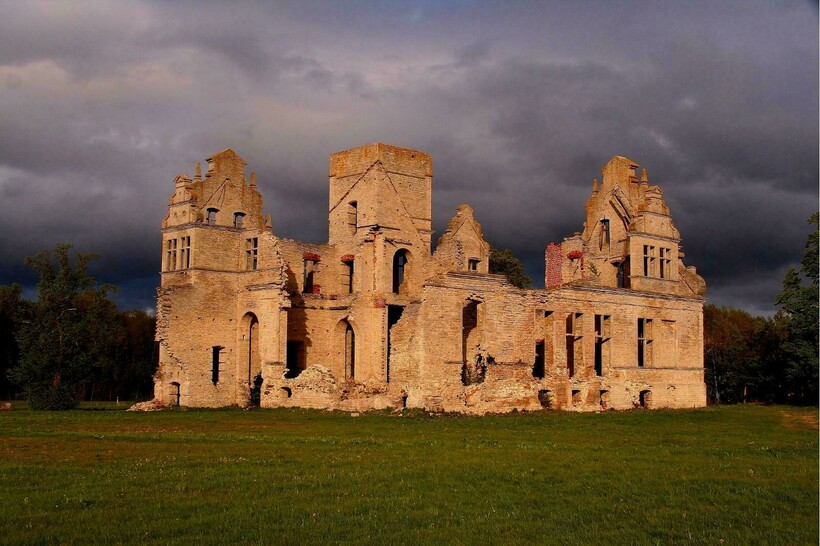 Призраки замка Унгру в Эстонии