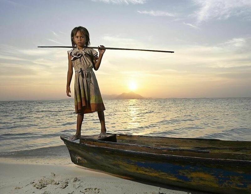 Путешествие в детство: фотограф делает удивительные портреты непосед со всего света
