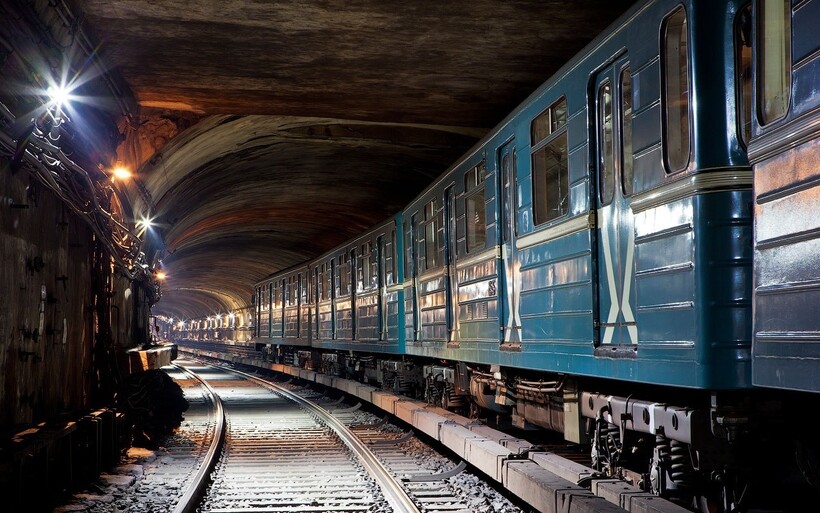 10 фото о том, что происходит ночью в московском метро