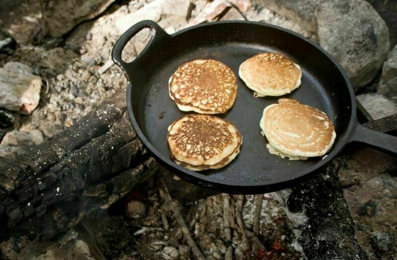 11 аппетитных завтраков, которые можно приготовить в лесу