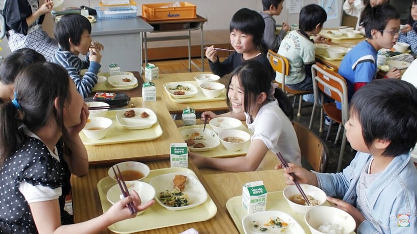 Видео: Самые изумляющие факты о японских школах